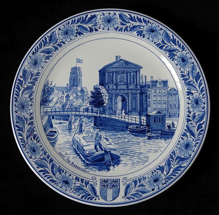 Wandbord met afbeelding van de Schie, de Delftse Poort en de Laurenskerk, ter gelegenheid van het 100-jarig bestaan van de firma Jungerhans te Rotterdam
